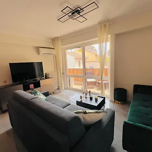 Appartement Les Arenes - Centre, 2 Pieces Recemment Renove De 45 M2 Avec Sa Terrasse De 10 M2